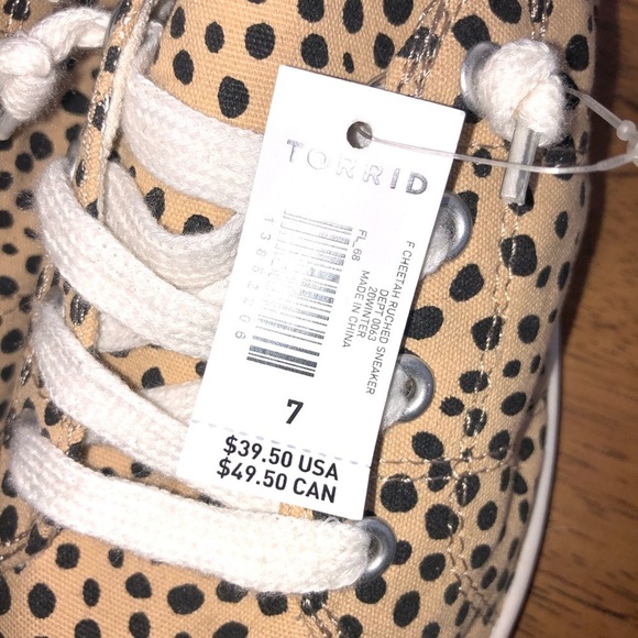 Torrid sz 7 wide sneaker NWT - Picture 9 of 10